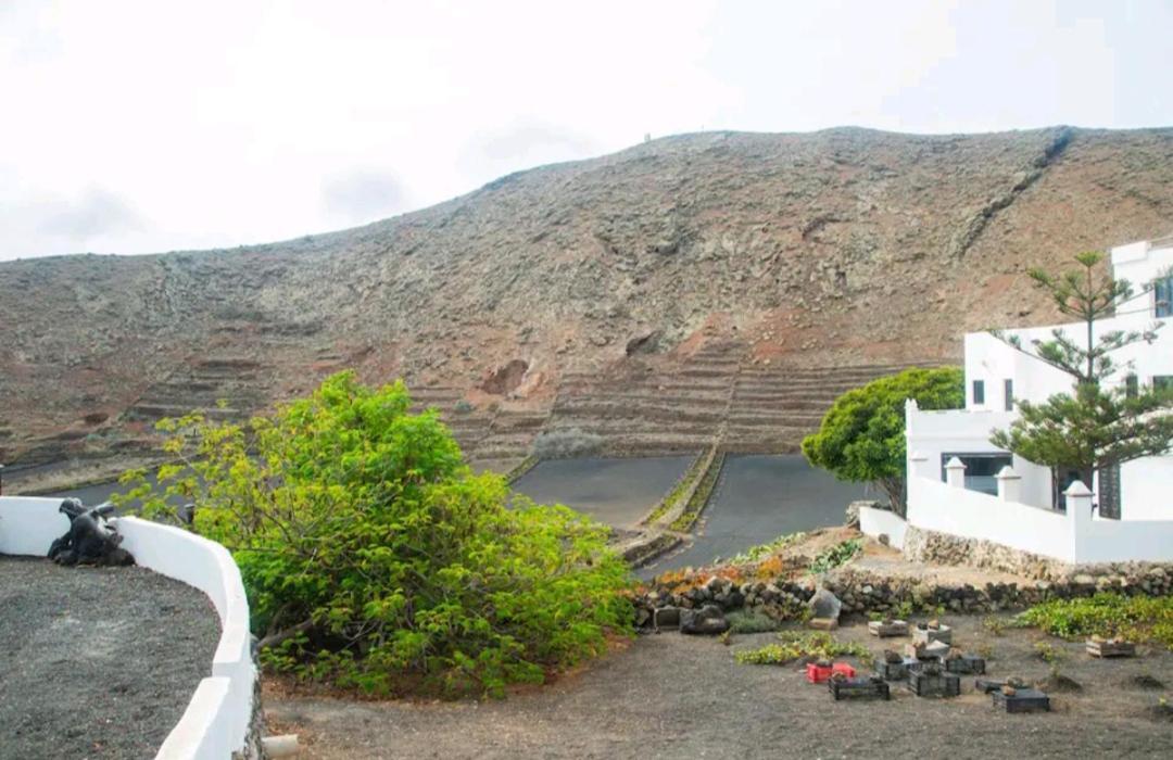 Casa Rural Yeyo En El Crater Del Volcan Tinguaton Exterior photo